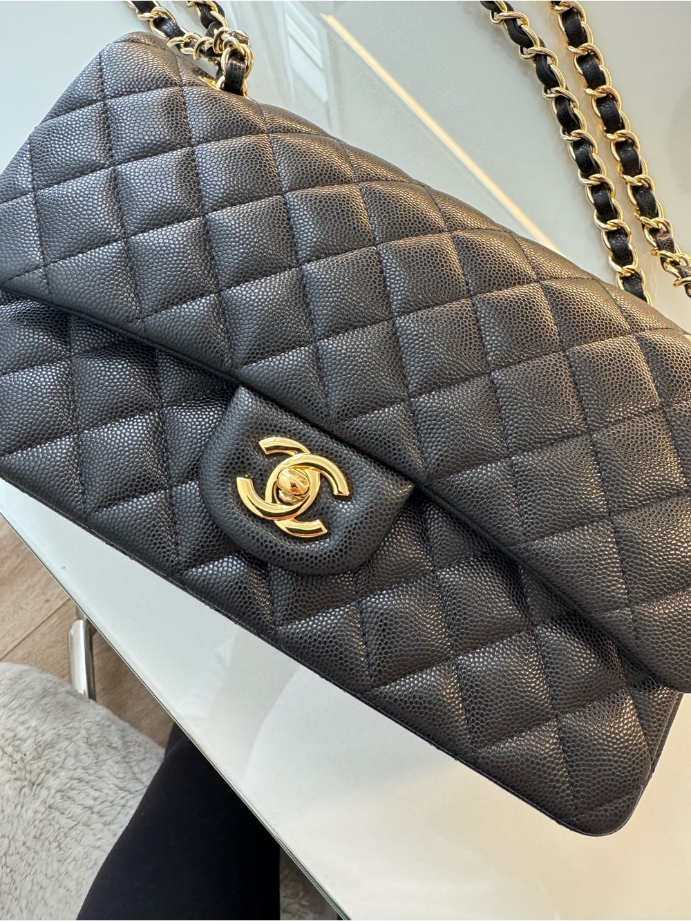 CHANEL Black Quilted Shoulder Bag with Gold Hardware - Picture 4 of 10